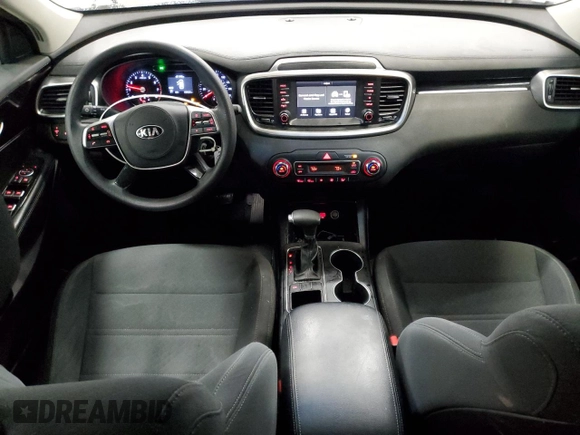 2019 Kia Sorento LX z VIN 5XYPG4A56KG558427, wystawiony jako Copart lot #51971055 z przebiegiem 103 523 mil mil oraz Szkoda całkowita • Salvage title. Historia ofert i sprzedaży dostępna na DreamBid. Obrazek 8.