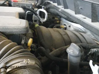 2019 Chevrolet Silverado 1500 Work Truck z VIN 1GCPYAEHXKZ222247, wystawiony jako IAAI lot #42457670 z przebiegiem 83 767 mil mil oraz . Historia ofert i sprzedaży dostępna na DreamBid. Obrazek 19.