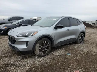 2022 Ford Escape SE z VIN 1FMCU0G64NUA88803, wystawiony jako Copart lot #46063645 z przebiegiem 45 615 mil mil oraz Szkoda całkowita • Salvage title. Historia ofert i sprzedaży dostępna na DreamBid. Obrazek 1.