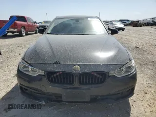 2017 BMW 3 Series 320i z VIN WBA8E1G34HNU17028, wystawiony jako Copart lot #48435285 z przebiegiem 87 677 mil mil oraz Czysty tytuł • Clean title. Historia ofert i sprzedaży dostępna na DreamBid. Obrazek 5.