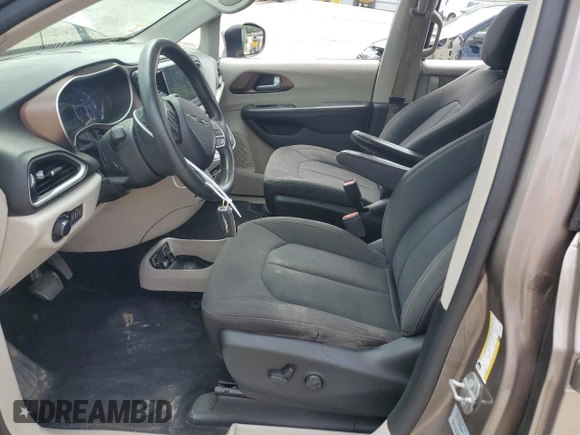 2017 Chrysler Pacifica Touring with VIN 2C4RC1DG6HR572039, listed as a Copart auction lot 58568105 with 190,405 mi miles and Salvage title. Bid and sale history available at DreamBid. Image 7.