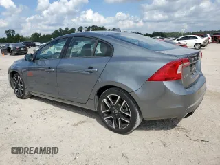 2018 Volvo S60 Dynamic z VIN YV126MFL4J2452338, wystawiony jako Copart lot #72517124 z przebiegiem 70 668 mil mil oraz Czysty tytuł • Clean title. Historia ofert i sprzedaży dostępna na DreamBid. Obrazek 2.