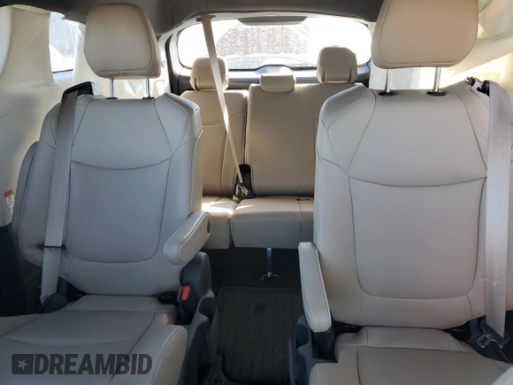 2024 Toyota Sienna XLE with VIN 5TDJSKFC4RS121247, listed as a Copart auction lot 47363055 with 33,364 mi miles and Salvage Title. Bid and sale history available at DreamBid. Image 10.