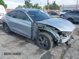 2022 Ford Mustang Mach-E Select z VIN 3FMTK1SSXNMA14614, wystawiony jako IAAI lot #42235651 z przebiegiem 45 998 mil mil oraz . Historia ofert i sprzedaży dostępna na DreamBid. Obrazek 1.