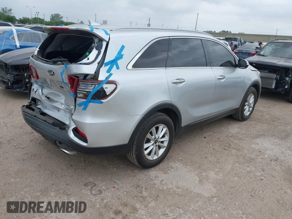 2019 Kia Sorento LX z VIN 5XYPG4A5XKG447654, wystawiony jako IAAI lot #41943667 z przebiegiem 84 241 mil mil oraz . Historia ofert i sprzedaży dostępna na DreamBid. Obrazek 4.