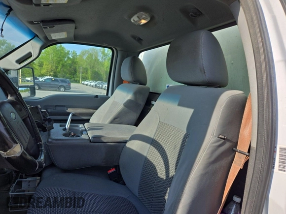 2015 Ford F-250 XL z VIN 1FDBF2B69FED21577, wystawiony jako IAAI lot #42501116 z przebiegiem 478 051 mil mil oraz . Historia ofert i sprzedaży dostępna na DreamBid. Obrazek 34.