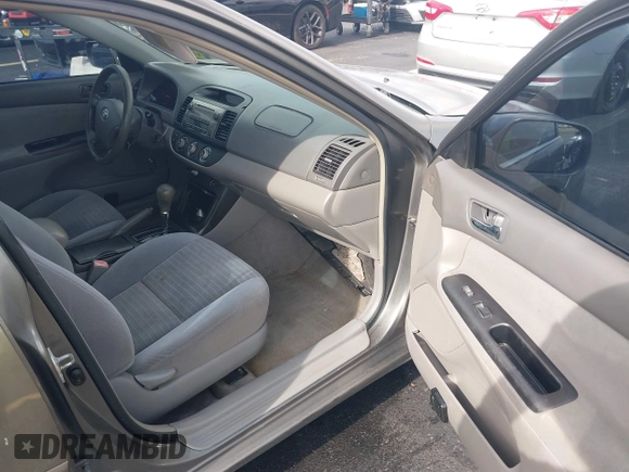 2006 Toyota Camry STD z VIN 4T1BE32K96U719755, wystawiony jako IAAI lot #42484020 z przebiegiem 155 910 mil mil oraz . Historia ofert i sprzedaży dostępna na DreamBid. Obrazek 5.