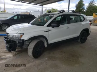 2022 Volkswagen Taos S z VIN 3VVCX7B28NM066527, wystawiony jako Copart lot #54338125 z przebiegiem 45 648 mil mil oraz Szkody całkowita. Historia ofert i sprzedaży dostępna na DreamBid. Obrazek 1.