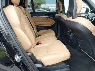 2017 Volvo XC90 Momentum with VIN YV4A22PK7H1148943, listed as a IAAI auction lot 42075966 with 80,537 mi miles. Bid and sale history available at carsss.com. Image 8.