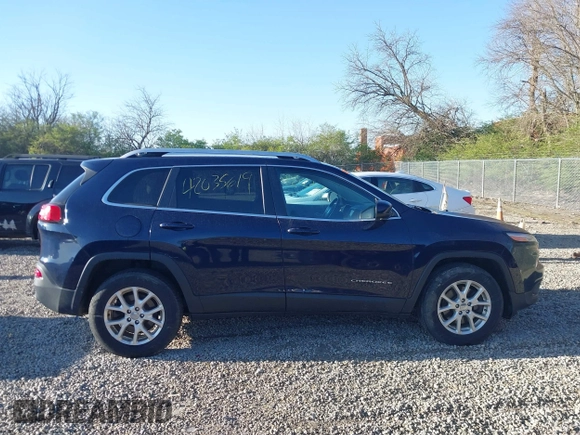 2015 Jeep Cherokee Latitude with VIN 1C4PJMCB1FW709560, listed as a IAAI auction lot 42035619 with 162,354 mi miles. Bid and sale history available at carsss.com. Image 13.