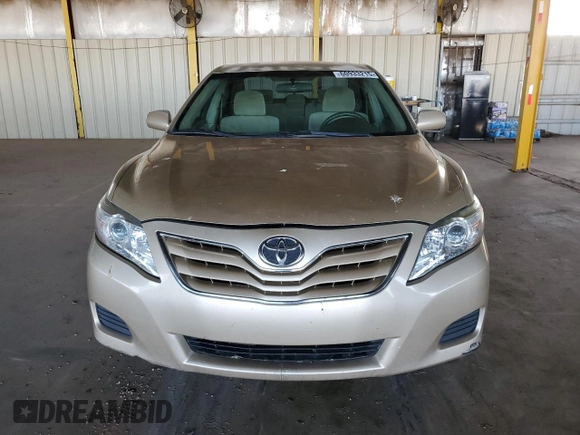 2010 Toyota Camry z VIN 4T4BF3EK7AR009664, wystawiony jako Copart lot #60933215 z przebiegiem 253 195 mil mil oraz Czysty tytuł • Clean title. Historia ofert i sprzedaży dostępna na DreamBid. Obrazek 5.