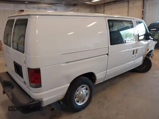2010 Ford Econoline Cargo Commercial z VIN 1FTNE2ELXADA92282, wystawiony jako IAAI lot #42210516 z przebiegiem 102 617 mil mil oraz . Historia ofert i sprzedaży dostępna na DreamBid. Obrazek 4.