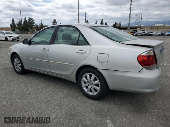 2005 Toyota Camry STD z VIN 4T1BE32K35U558818, wystawiony jako Copart lot #56023365 z przebiegiem 109 917 mil mil oraz Szkoda całkowita • Salvage title. Historia ofert i sprzedaży dostępna na DreamBid. Obrazek 2.
