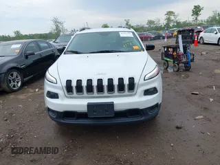 2016 Jeep Cherokee Sport z VIN 1C4PJMAS5GW268097, wystawiony jako IAAI lot #42211745 z przebiegiem 101 496 mil mil oraz . Historia ofert i sprzedaży dostępna na DreamBid. Obrazek 12.