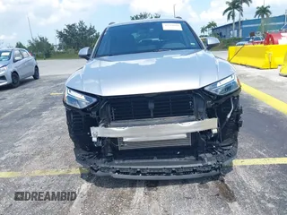 2025 Audi Q5 S line Premium z VIN WA1GAAFYXS2020823, wystawiony jako IAAI lot #42318926 z przebiegiem 9805 mil mil oraz . Historia ofert i sprzedaży dostępna na DreamBid. Obrazek 6.