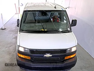 2021 Chevrolet Express Cargo z VIN 1GCWGAFP1M1303403, wystawiony jako IAAI lot #42672932 z przebiegiem 65 051 mil mil oraz . Historia ofert i sprzedaży dostępna na DreamBid. Obrazek 22.