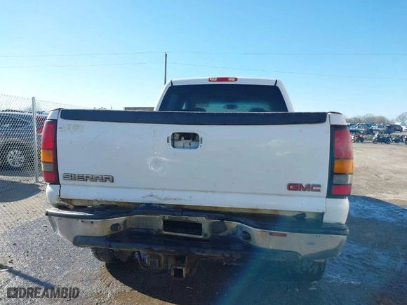 2005 GMC Sierra 1500HD SLT with VIN 1GTGK13U05F811217, listed as a IAAI auction lot 41253560 with NaN miles. Bid and sale history available at carsss.com. Image 16.