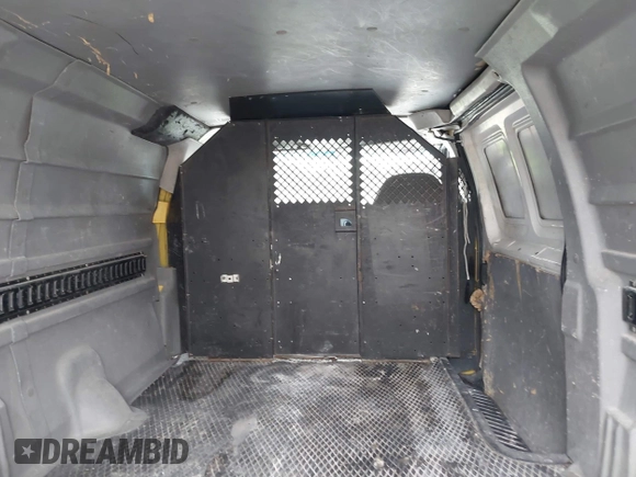 2006 Ford Econoline Cargo z VIN 1FTNE24W56HB25572, wystawiony jako IAAI lot #42378434 z przebiegiem 272 413 mil mil oraz . Historia ofert i sprzedaży dostępna na DreamBid. Obrazek 8.