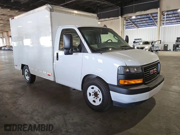 2021 GMC Savana Commercial z VIN 1GDY7RF76M1211125, wystawiony jako Copart lot #86904144 z przebiegiem Nie podano mil oraz Tytuł czysty. Historia ofert i sprzedaży dostępna na DreamBid. Obrazek 4.