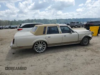 1989 Lincoln Town Car z VIN 1LNBM81F8KY816906, wystawiony jako Copart lot #51316715 z przebiegiem 361 830 mil mil oraz Szkoda całkowita • Salvage title. Historia ofert i sprzedaży dostępna na DreamBid. Obrazek 3.