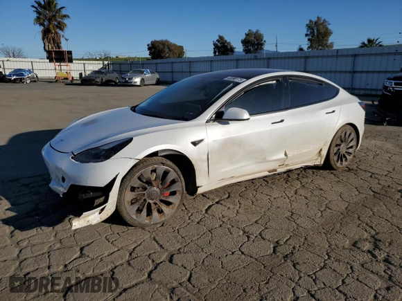 2023 Tesla Model 3 Performance z VIN 5YJ3E1EC3PF556807, wystawiony jako Copart lot #46990175 z przebiegiem Nie podano mil oraz Nie do naprawy • Non repairable. Historia ofert i sprzedaży dostępna na DreamBid. Obrazek 1.
