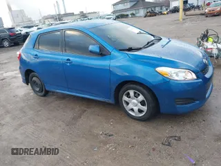 2009 Toyota Matrix S z VIN 2T1KE40E89C022439, wystawiony jako IAAI lot #41204334 z przebiegiem 166 110 mil mil oraz . Historia ofert i sprzedaży dostępna na DreamBid. Obrazek 1.