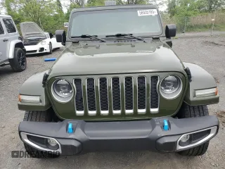 2023 Jeep Wrangler Sahara z VIN 1C4JJXP62PW553101, wystawiony jako Copart lot #56935165 z przebiegiem 28 157 mil mil oraz Szkoda całkowita • Salvage title. Historia ofert i sprzedaży dostępna na DreamBid. Obrazek 5.