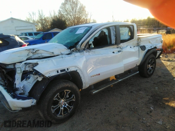2023 GMC Canyon 4WD AT4 with VIN 1GTP6DEK0P1260420, listed as a IAAI auction lot 41864560 with 1 mi miles. Bid and sale history available at carsss.com. Image 17.