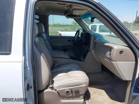 2003 Chevrolet Suburban LT with VIN 1GNFK16Z33J142851, listed as a IAAI auction lot 41936134 with 225,701 mi miles. Bid and sale history available at carsss.com. Image 5.