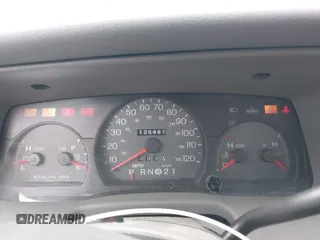 2001 Mercury Grand Marquis GS z VIN 2MEFM74W91X618246, wystawiony jako IAAI lot #42226130 z przebiegiem 125 487 mil mil oraz . Historia ofert i sprzedaży dostępna na DreamBid. Obrazek 7.
