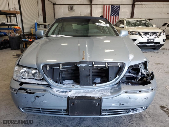 2005 Lincoln Town Car Signature with VIN 1LNHM81W95Y656341, listed as a Copart auction lot 45474405 with 0 mi miles and Salvage Title. Bid and sale history available at carsss.com. Image 5.