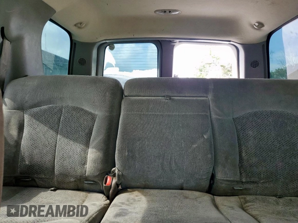 2002 Chevrolet Tahoe LS z VIN 1GNEC13V92R136479, wystawiony jako Copart lot #59803055 z przebiegiem 165 718 mil mil oraz Czysty tytuł • Clean title. Historia ofert i sprzedaży dostępna na DreamBid. Obrazek 10.