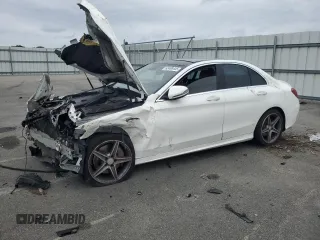 2016 Mercedes-Benz C 300 Luxury z VIN 55SWF4KB1GU124318, wystawiony jako Copart lot #62408445 z przebiegiem 128 411 mil mil oraz Szkoda całkowita • Salvage title. Historia ofert i sprzedaży dostępna na DreamBid. Obrazek 1.