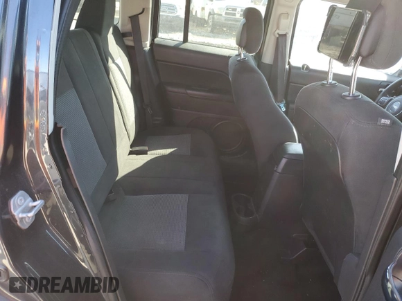 2016 Jeep Patriot Sport z VIN 1C4NJPBB5GD537394, wystawiony jako Copart lot #48520845 z przebiegiem 196 005 mil mil oraz Czysty tytuł • Clean title. Historia ofert i sprzedaży dostępna na DreamBid. Obrazek 10.