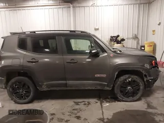 2018 Jeep Renegade Trailhawk with VIN ZACCJBCB7JPG85967, listed as a IAAI auction lot 41611403 with 70,073 mi miles. Bid and sale history available at carsss.com. Image 13.