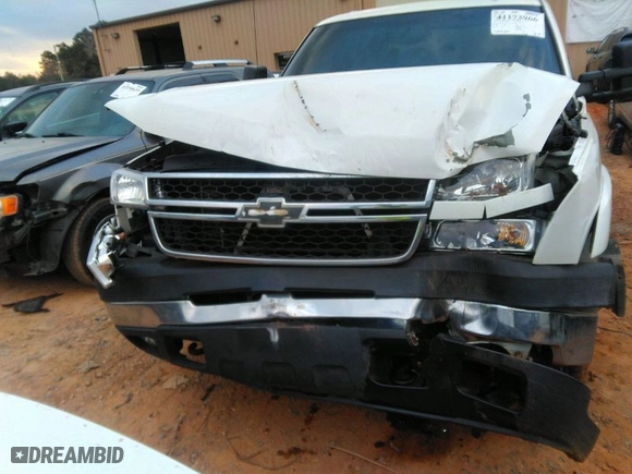 2006 Chevrolet Silverado 2500HD LT3 with VIN 1GCHK23D26F190154, listed as a IAAI auction lot 41173966 with NaN miles. Bid and sale history available at carsss.com. Image 6.