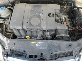 2005 Volkswagen Jetta 2.5L с VIN 3VWDF71K75M640121, выставлен на аукционе Copart как лот 44122435 с пробегом 208 587 миль миль и Списание • Salvage title. История ставок и продаж доступна на DreamBid. Изображение 11.