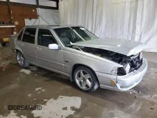 1998 Volvo S70 z VIN YV1LS567XW3526288, wystawiony jako Copart lot #72746124 z przebiegiem 177 510 mil mil oraz Szkody całkowita. Historia ofert i sprzedaży dostępna na DreamBid. Obrazek 4.