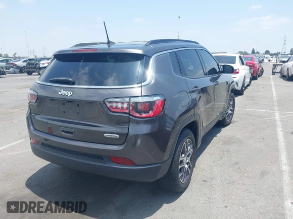 2020 Jeep Compass Latitude z VIN 3C4NJCBBXLT126537, wystawiony jako IAAI lot #42551696 z przebiegiem 38 538 mil mil oraz . Historia ofert i sprzedaży dostępna na DreamBid. Obrazek 4.