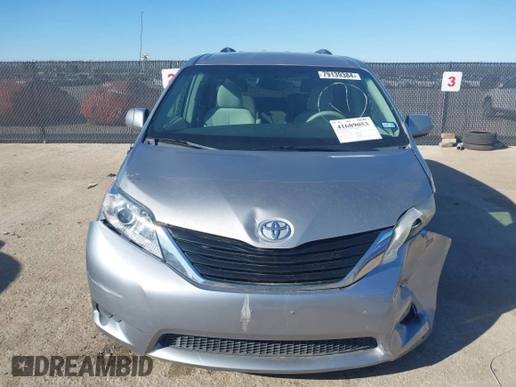 2011 Toyota Sienna LE AAS with VIN 5TDKK3DCXBS143921, listed as a IAAI auction lot 41689053 with 199,854 mi miles. Bid and sale history available at carsss.com. Image 12.