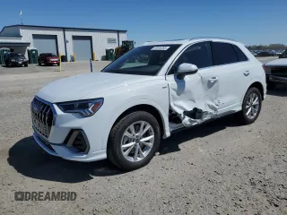 2025 Audi Q3 S line Premium Plus z VIN WA1EECF31S1040573, wystawiony jako Copart lot #50546365 z przebiegiem 159 mil mil oraz Szkody całkowita. Historia ofert i sprzedaży dostępna na DreamBid. Obrazek 1.