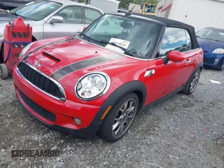 2010 MINI Convertible S z VIN WMWMS3C53AT012001, wystawiony jako IAAI lot #42024826 z przebiegiem 110 471 mil mil oraz . Historia ofert i sprzedaży dostępna na DreamBid. Obrazek 2.