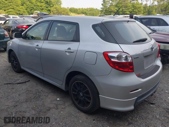 2009 Toyota Matrix S z VIN 2T1KE40E89C020335, wystawiony jako IAAI lot #42399155 z przebiegiem 71 085 mil mil oraz . Historia ofert i sprzedaży dostępna na DreamBid. Obrazek 3.