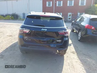 2024 Jeep Compass Latitude z VIN 3C4NJDBN9RT117417, wystawiony jako IAAI lot #42809682 z przebiegiem 34 407 mil mil oraz . Historia ofert i sprzedaży dostępna na DreamBid. Obrazek 17.
