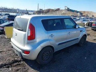 2013 Kia Soul with VIN KNDJT2A55D7519897, listed as a IAAI auction lot 41663108 with 102,360 mi miles. Bid and sale history available at carsss.com. Image 4.