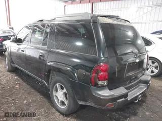 2005 Chevrolet TrailBlazer LS with VIN 1GNET16S856109443, listed as a IAAI auction lot 41453345 with 207,759 mi miles. Bid and sale history available at carsss.com. Image 3.