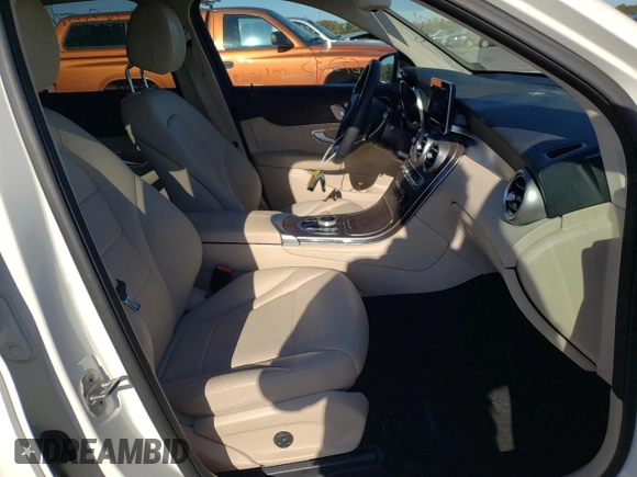 2019 Mercedes-Benz GLC with VIN WDC0G4KB0KV180047, listed as a Copart auction lot 61835712 with 67,235 mi miles. Bid and sale history available at carsss.com. Image 5.