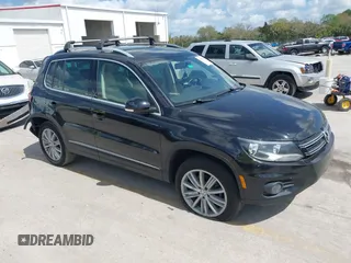 2015 Volkswagen Tiguan SE z VIN WVGBV7AX9FW595835, wystawiony jako IAAI lot #41708352 z przebiegiem 144 667 mil mil oraz . Historia ofert i sprzedaży dostępna na DreamBid. Obrazek 1.