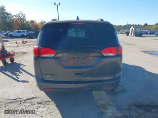 2018 Chrysler Pacifica Touring Plus with VIN 2C4RC1FG3JR204503, listed as a IAAI auction lot 40524612 with 83,186 mi miles. Bid and sale history available at carsss.com. Image 17.