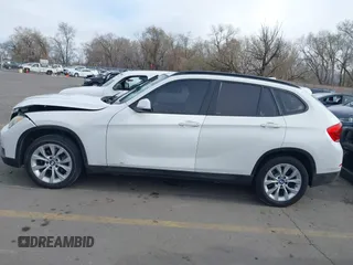 2014 BMW X1 xDrive28i z VIN WBAVL1C54EVY23533, wystawiony jako IAAI lot #41949759 z przebiegiem Nie podano mil oraz . Historia ofert i sprzedaży dostępna na DreamBid. Obrazek 14.